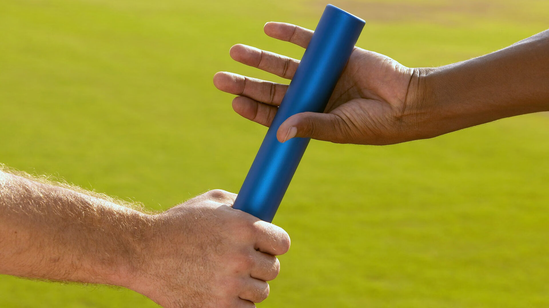 女子长跑全国锦标赛举，新星涌现备受关注，请播放女子长跑运动会